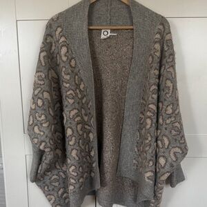 Elegant Gray Leopard Women's Cardigan